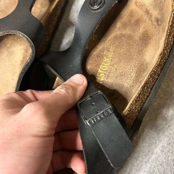 BIRKENSTOCKS SIZE 40 - Picture 4 of 6